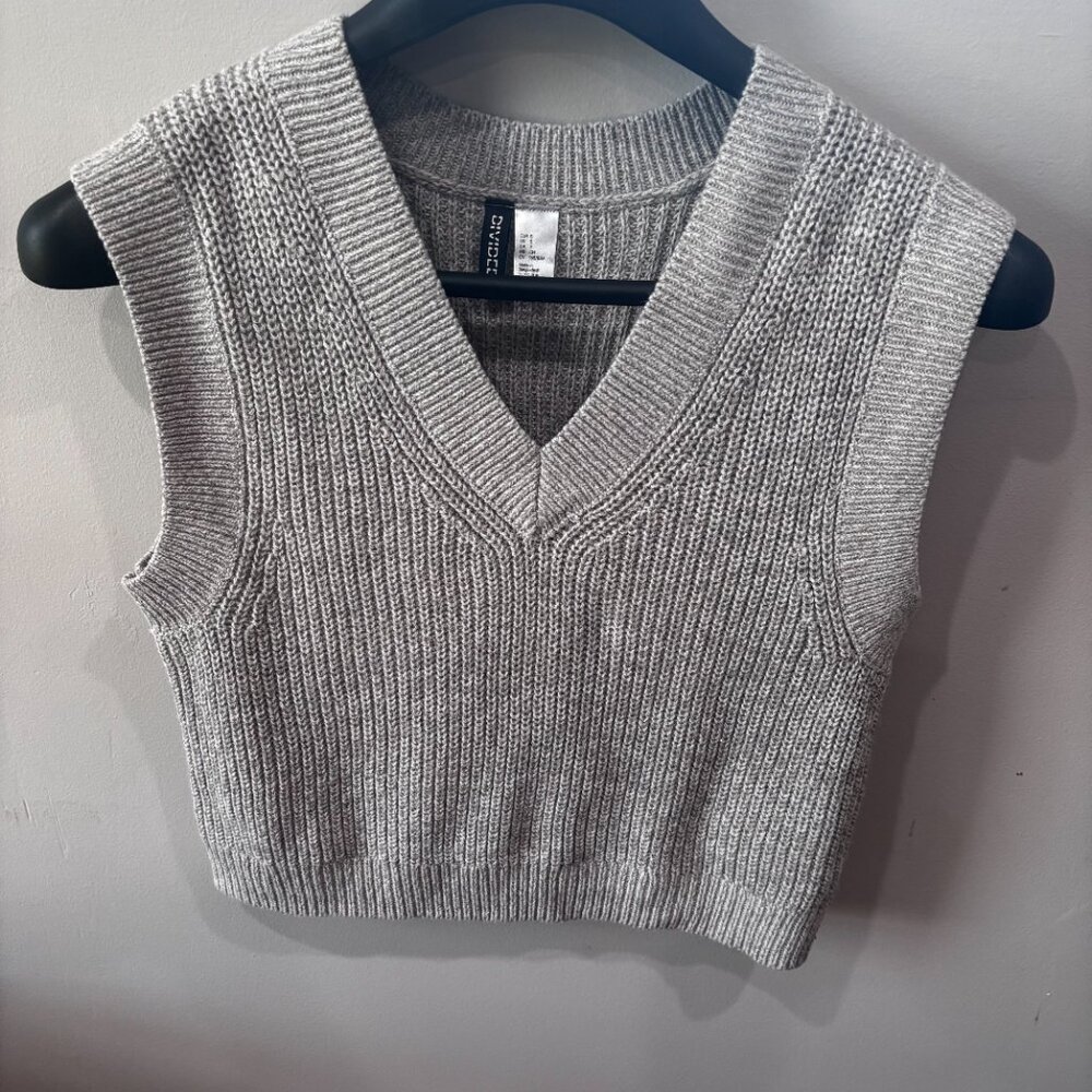 H&M Women Grey Ribbed V-neck Sweater Vest SZ: Small